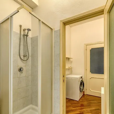 Izzhome Delightful Apartmán