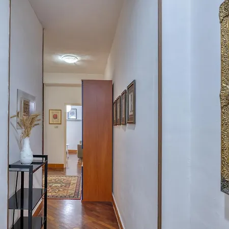 Izzhome Delightful アパート